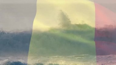 Belçika bayrağının deniz manzarası dalgalanması. seyahat, tatiller, vatanseverlik ve dijital olarak üretilen video konsepti.