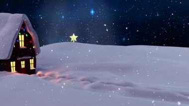 Gece gökyüzünde parlayan mavi yıldızlara karşı kış manzarasında evin üzerine kar yağıyor. Noel şenliği ve kutlama konsepti