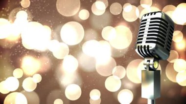 Retro metalik mikrofon, sarı ışık lekelerine karşı gri arka plan. müzik etkinliği ve kutlama konsepti