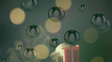 Işığın yanıp sönen noktalarıyla yanan mum animasyonu. Anma, kutlama ve gelenek konsepti dijital olarak oluşturulmuş video.