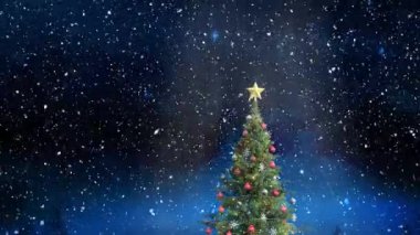 Kış manzarasında Noel ağacının üzerine düşen kar animasyonu. Noel, gelenek ve kutlama konsepti dijital olarak oluşturuldu.