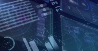 Ekranlarda veri işleme animasyonu. küresel bağlantılar, dijital arayüz ve dijital olarak oluşturulmuş video işleme konsepti.