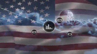 Amerika Birleşik Devletleri bayrağı ve bulutların üzerindeki simgelerle bağlantı ağının animasyonu. küresel bağlantılar, vatanseverlik, dijital arayüz ve teknoloji konsepti dijital olarak oluşturulmuş video.