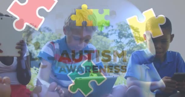 Animação Peças Quebra Cabeça Coloridas Texto Autismo Sobre Amigos Crianças — Vídeo de Stock