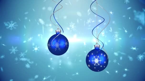 Animatie Van Snoepstokken Kerstballen Sneeuw Die Een Blauwe Achtergrond Vallen — Stockvideo