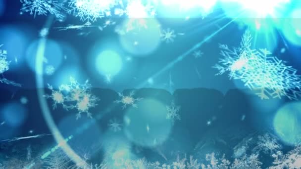 Animation Von Weihnachtsschnee Der Über Christbaumschmuck Auf Blauem Hintergrund Fällt — Stockvideo