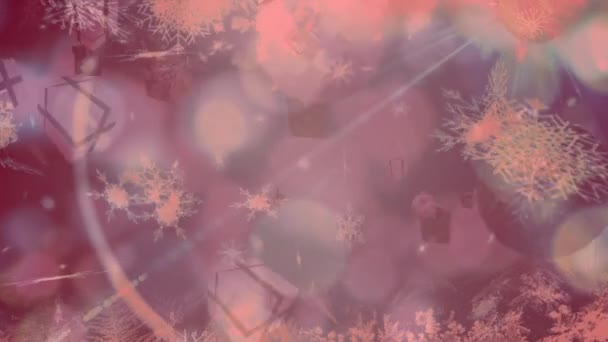 クリスマスプレゼント ボール 雪のアニメーションは 赤フィルターでボケの背景に落ちます クリスマス 伝統とお祝いのコンセプトデジタルで生成されたビデオ — ストック動画