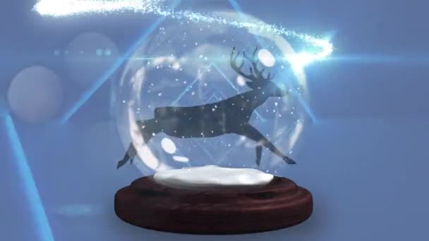 Sternschnuppen Den Weihnachtsbaum Einer Schneekugel Gegen Rentierrennen Und Einkaufswagen Ikone — Stockvideo