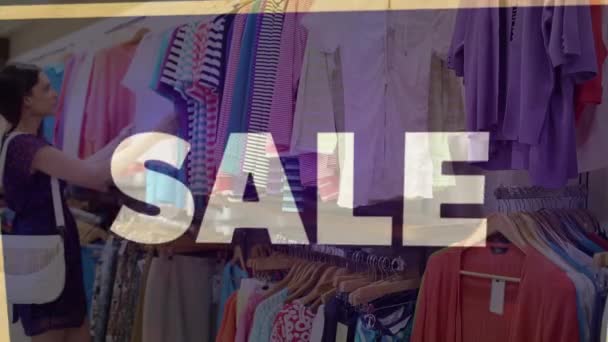 Animación Texto Venta Sobre Mujer Eligiendo Ropa Concepto Venta Por — Vídeos de Stock