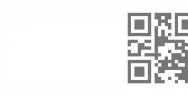 Beyaz arka planda akıllı telefonlu QR kodunu tarayan bir kadın animasyonu. küresel internet kimliği, güvenlik ve teknoloji konsepti dijital olarak oluşturulmuş video.