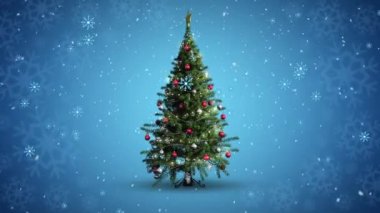 Mavi arka planda düşen yılbaşı ağacı ve kar animasyonu. Noel, kış, gelenek ve kutlama konsepti dijital olarak oluşturulmuş video.