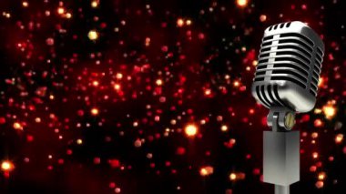 Retro metalik mikrofon kırmızı ışık noktalarına karşı siyah zemin. müzik etkinliği ve kutlama konsepti