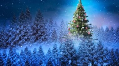 Yılbaşı ağacının üzerine düşen kar animasyonu, kış manzarasında köknar ağaçları. Noel, gelenek ve kutlama konsepti dijital olarak oluşturuldu.