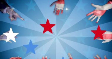 Dönen çizgilerin üzerinde uçan yıldızların ve ellerin animasyonu. Amerikan vatanseverliği, bağımsızlık ve kutlama konsepti dijital olarak oluşturulmuş video.