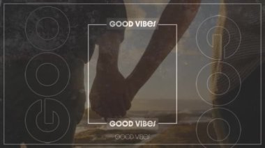 El ele tutuşan insanların üzerindeki titreşimlerin animasyonu. Sosyal medya ve iletişim arayüzü kavramı dijital olarak oluşturulmuş video.