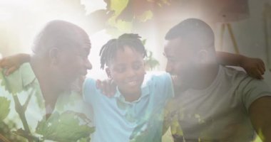 Mutlu Afro-Amerikan oğlunun, baba ve büyükbabanın güneş ışığı ve doğayla kucaklaşmasının birleşimi. sağlık, aile ve refah kavramı dijital olarak oluşturulmuş video.