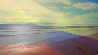 Deniz manzarası dalgalanan Rusya bayrağının animasyonu. seyahat, tatiller, vatanseverlik ve dijital olarak üretilen video konsepti.