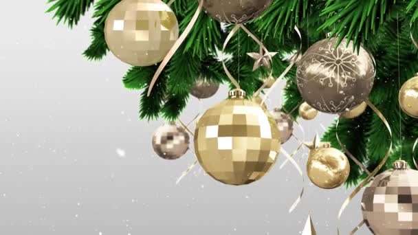 Animation Von Schnee Der Über Goldene Christbaumkugeln Fällt Weihnachten Tradition — Stockvideo