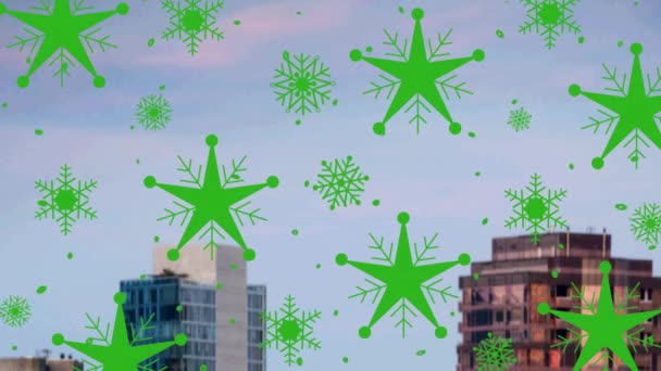Mehrere Sterne Und Schneeflocken Ikonen Über Flecken Fallen Gegen Hohe — Stockvideo
