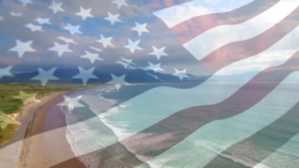 Animação Bandeira Dos Eua Soprando Sobre Paisagem Praia Viagem Feriados — Vídeo de Stock