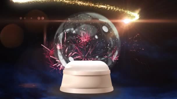 Animation Fallande Stjärnor Och Snöglob Med Julgran Över Fyrverkerier Mörk — Stockvideo