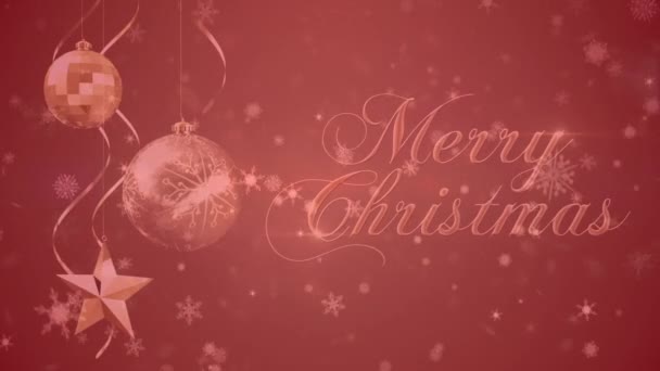 赤いフィルターを背景にクリスマスボールと陽気なクリスマステキストのアニメーション クリスマス 伝統とお祝いのコンセプトデジタルで生成されたビデオ — ストック動画