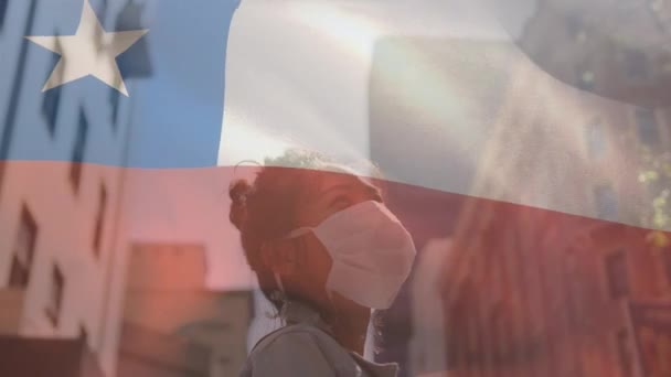 Animação Bandeira Chile Acenando Sobre Mulher Usando Máscara Facial Durante — Vídeo de Stock