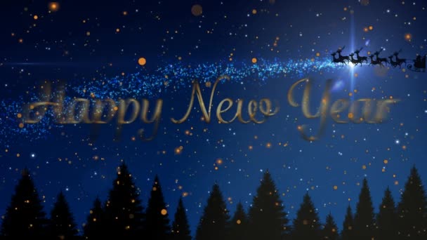 そりでサンタクラスに対する幸せな新年のテキストと黄色のスポットは トナカイに引っ張られています クリスマス フェスティバルと新年の前夜祭のコンセプト — ストック動画