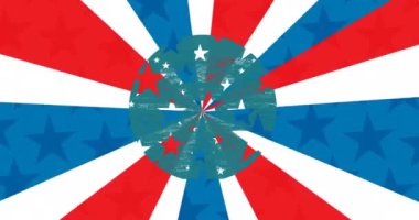 Amerikan modelinin bayrağı üzerinde çekiç animasyonu. Amerikan vatanseverliği, bağımsızlık ve kutlama konsepti dijital olarak oluşturulmuş video.