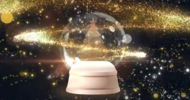 Yılbaşı kar topu üzerinde ışık ve ışıldayan noktaların animasyonu. Noel, kış, gelenek ve kutlama konsepti dijital olarak oluşturulmuş video.