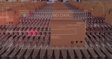 Taşıyıcı bantlardaki karton kutuların üzerinde veri işleme animasyonu. küresel sevkiyat, dağıtım ve alışveriş konsepti dijital olarak oluşturulmuş video.