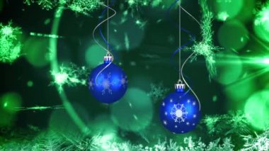 Yeşil arka planda kar yağarken yapılan Noel süslerinin animasyonu. Noel, gelenek ve kutlama konsepti dijital olarak oluşturuldu.