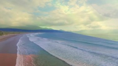 Sahilde dalgalanan Rusya bayrağının animasyonu. seyahat, tatiller, vatanseverlik ve dijital olarak üretilen video konsepti.