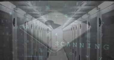 Bilgisayar sunucuları ve asma kilit üzerindeki siber saldırı uyarısı ile veri işleme animasyonu. küresel internet güvenliği, siber suç, veri işleme ve teknoloji konsepti dijital olarak oluşturulmuş video.