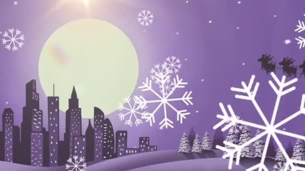 雪に覆われたサンタ クラスに対する雪の結晶は 夜空の街並みの上でトナカイに引っ張られています クリスマス フェスティバルとお祝いのコンセプト — ストック動画