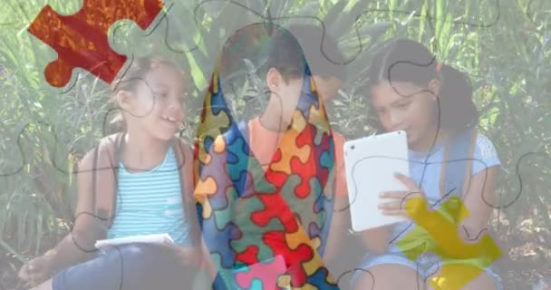 Animation Colourful Puzzle Pieces Kids Friends Using Electronic Devices Autism — Stock Video