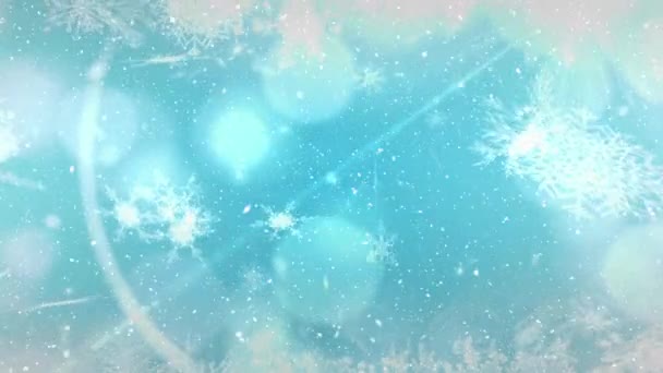 青い背景に雪が降るアニメーション 窓からの眺めとクリスマスの装飾のアニメーション クリスマス 伝統とお祝いのコンセプトデジタルで生成されたビデオ — ストック動画