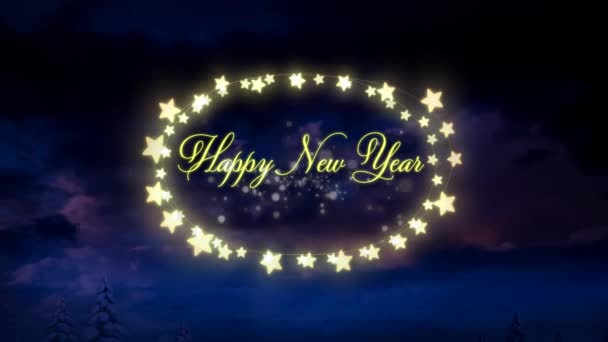Gelukkige Nieuwjaarstekst Geel Gloeiende Hartvormige Elfenlichtjes Tegen Stralende Blauwe Sterren — Stockvideo
