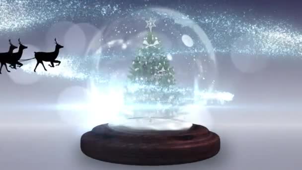 青い背景にトナカイと一緒にそりでクリスマスツリーとサンタのアニメーション クリスマス 伝統とお祝いのコンセプトデジタルで生成されたビデオ — ストック動画