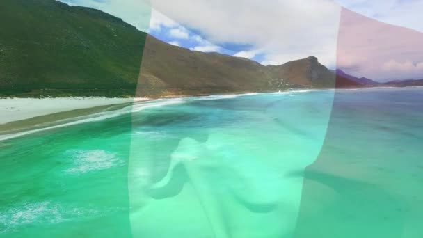 Animacja Flagi Włoch Wieje Nad Krajobrazem Morskim Podróże Wakacje Patriotyzm — Wideo stockowe