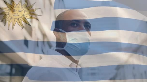 Animazione Della Bandiera Uruguay Che Sventola Sopra Uomo Che Indossa — Video Stock