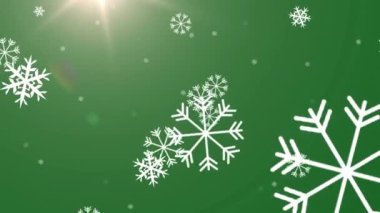 Yeşil arka planda ışıldayan ışınların üzerine yağan karın animasyonu. Noel, gelenek ve kutlama konsepti dijital olarak oluşturuldu.