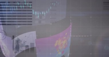 Ekranlarda istatistik ve veri işleme animasyonu. küresel bağlantılar, dijital arayüz ve dijital olarak oluşturulmuş video işleme konsepti.