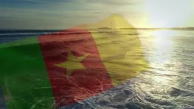 Sahilde, gün batımında ve denizde dalgalanan kamerun bayrağının animasyonu. Vatanseverlik, bağımsızlık ve kutlama konsepti dijital olarak oluşturulmuş imaj.