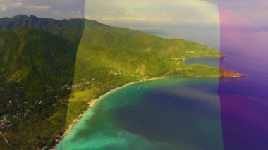 Belçika bayrağının deniz manzarası dalgalanması. seyahat, tatiller, vatanseverlik ve dijital olarak üretilen video konsepti.