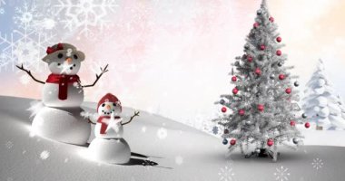 Yılbaşı ağacı ve kardan adamların üzerine yağan kar animasyonu. Noel, gelenek ve kutlama konsepti dijital olarak oluşturuldu.