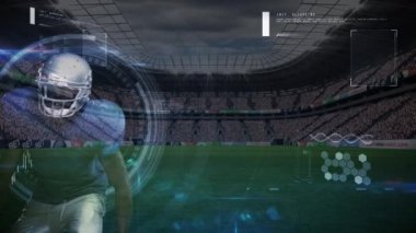 Spor stadyumundaki Amerikan futbolcusu üzerinde DNA ipliği ve veri işleme animasyonu. global spor, veri işleme ve dijital arayüz kavramı dijital olarak oluşturulmuş video.