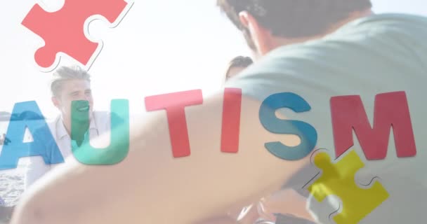 Animazione Pezzi Puzzle Colorati Testo Autistico Amici Felici Alla Festa — Video Stock