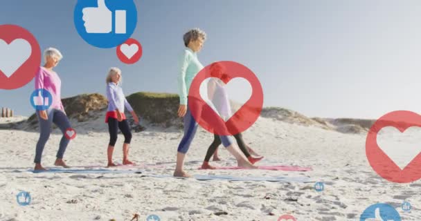 Animation Von Social Media Ikonen Über Frauen Die Yoga Strand — Stockvideo