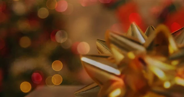 Imagem Fita Dourada Natal Sobre Luzes Cintilantes Fadas Natal Estações — Fotografia de Stock